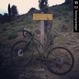 Brve #pyreneesorientales #gravelroad #caminade #gravelbike #gravel #bike #opentheroad #steelframe #madeinfrance #handmade