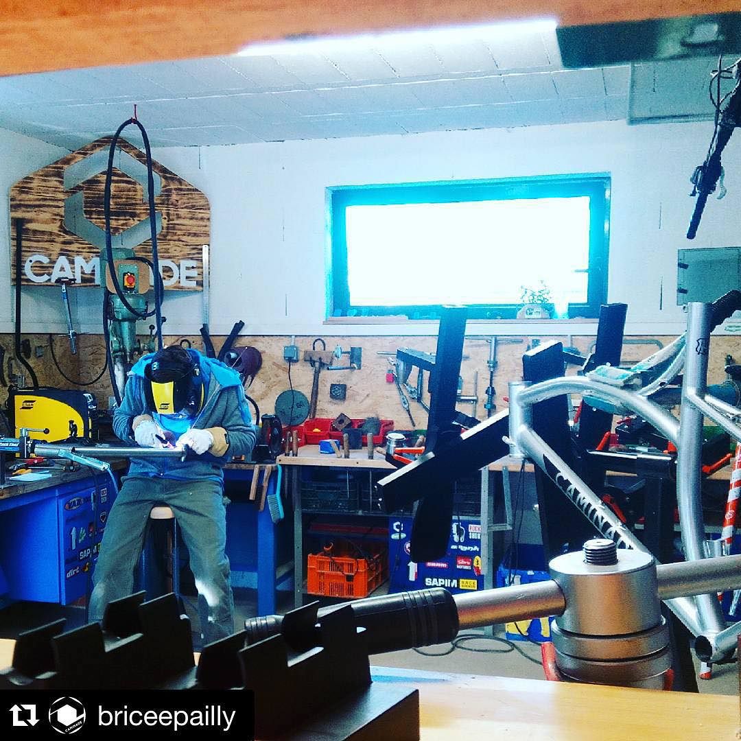 Brève #madeinfrance #caminade #steelframe #handmade #mtb #gravelbike #gravel #bike #pyreneesorientales #france Brève #madeinfrance #caminade #steelframe #handmade #mtb #gravelbike #gravel #bike #pyreneesorientales #france