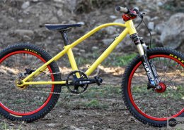 Gros plan sur notre modèle de VTT pour enfant