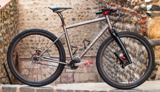 Myriam et Marc : un vélo de voyage sur mesure pour une retraite sur les pistes Myriam et Marc : un vélo de voyage sur mesure pour une retraite sur les pistes