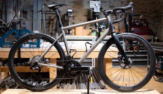 Le titane trace sa route