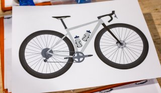 Un gravel titane en 32 pouces