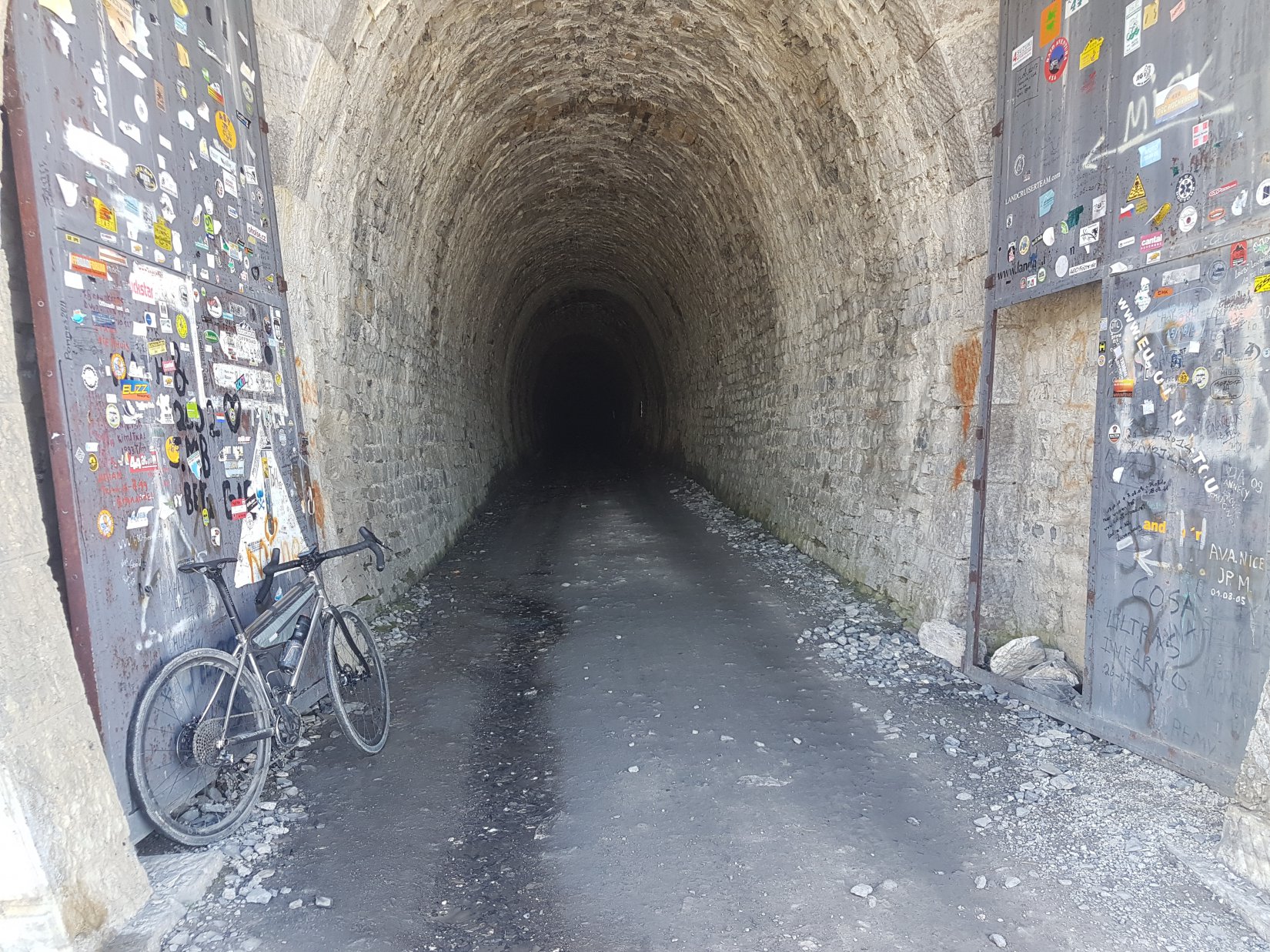 L'entre du tunnel du Parpaillon  2640m d'altitude : 1500647597.4.tunnel.jpg