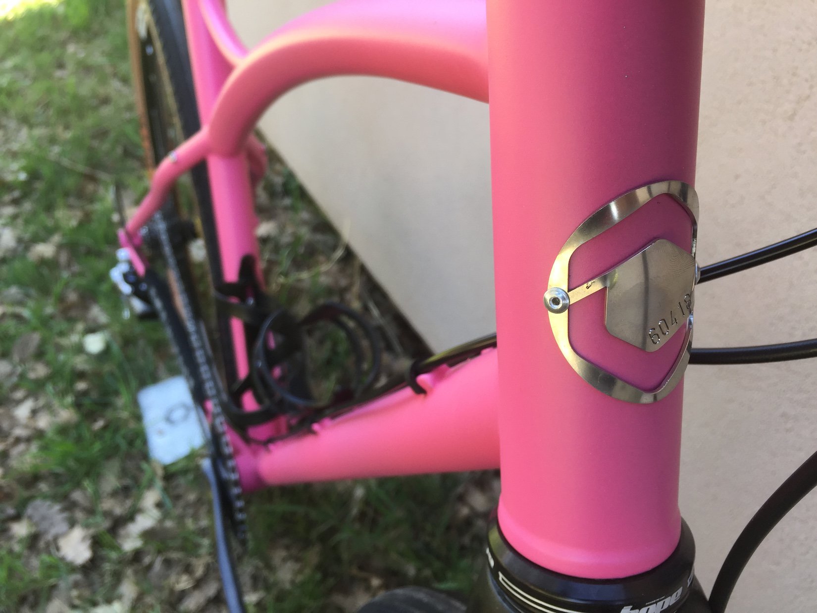 Le Pink gravel de Caroline acier sur mesure : 1543490173.pink.velo.gravel.acier.06.jpg