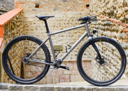 Le porte-drapeau Caminade : une histoire de passion partagée Le porte-drapeau Caminade : une histoire de passion partagée