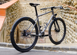 Le porte-drapeau Caminade : une histoire de passion partagée Le porte-drapeau Caminade : une histoire de passion partagée