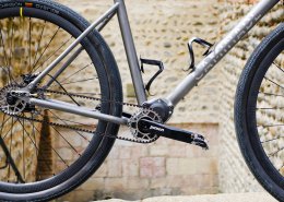 Le porte-drapeau Caminade : une histoire de passion partagée Le porte-drapeau Caminade : une histoire de passion partagée